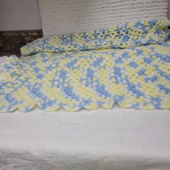 Baby Receiving Blanket Hand Crocheted 30" x 30" blue yellow white no flaws SOFT - Picture 5 of 6